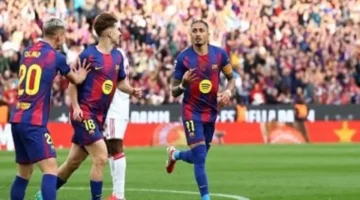 هاتريك رافينيا وعودة جافي يقودان برشلونة لاكتساح إشبيلية بخماسية في الدوري الإسباني